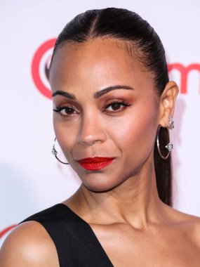 Aktris Zoe Saldaa (Zoe Saldana) 28 Nisan 2022 tarihinde Ulusal Tiyatro Sahipleri Derneği resmi toplantısı olan Caesars Palace 'daki Omnia Gece Kulübü' nde düzenlenen Sinema Büyük Ekran Başarı Ödülleri 2022 'ye ulaşır.