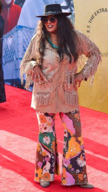 Amerikalı aktris Pam Grier 2022 TCM Klasik Film Festivali 'nin 40. yıl dönümü gösterimine geldi. The Extra-Terrestrial 21 Nisan 2022 'de Hollywood, Los Angeles, Kaliforniya' daki TCL Çin Tiyatrosu IMAX 'te düzenlendi.