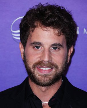 Amerikalı aktör Ben Platt, 21 Nisan 2022 'de Batı Hollywood, Los Angeles, Kaliforniya, ABD' de düzenlenen Pasifik Tasarım Merkezi 'nde düzenlenen Los Angeles Aile Konutları (LAFH) Ödüllerine ulaştı.. 