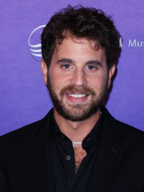 Amerikalı aktör Ben Platt, 21 Nisan 2022 'de Batı Hollywood, Los Angeles, Kaliforniya, ABD' de düzenlenen Pasifik Tasarım Merkezi 'nde düzenlenen Los Angeles Aile Konutları (LAFH) Ödüllerine ulaştı.. 