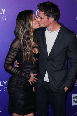 Amerikalı aktris Kayla Ewell ve eşi / Kanadalı aktör Tanner Novlan, 21 Nisan 2022 tarihinde Batı Hollywood, Los Angeles, Kaliforniya, ABD 'de düzenlenen Los Angeles Aile Konutları (LAFH) Ödülleri' ne geldiler.. 