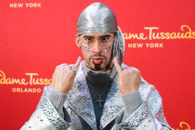Bad Bunny 'nin bir balmumu figürü Madame Tussauds New York ve Madame Tussauds Orlando için 19 Nisan 2022' de Manhattan, New York, Amerika Birleşik Devletleri 'nde sergilenmektedir..