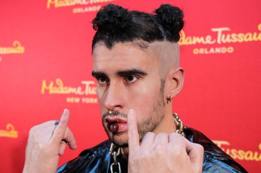 Bad Bunny 'nin bir balmumu figürü Madame Tussauds New York ve Madame Tussauds Orlando için 19 Nisan 2022' de Manhattan, New York, Amerika Birleşik Devletleri 'nde sergilenmektedir.. 