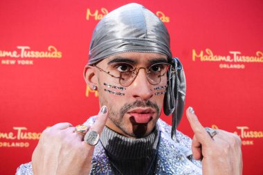 Bad Bunny 'nin bir balmumu figürü Madame Tussauds New York ve Madame Tussauds Orlando için 19 Nisan 2022' de Manhattan, New York, Amerika Birleşik Devletleri 'nde sergilenmektedir..