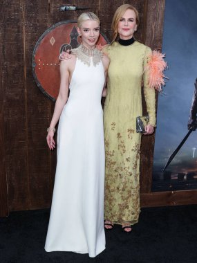 Aktris Anya Taylor-Joy ve Amerikalı-Avustralyalı aktris Nicole Kidman, 18 Nisan 2022 'de Hollywood, Los Angeles, Kaliforniya, ABD' deki TCL Çin Tiyatrosu IMAX 'te düzenlenen Focus Features' The Northman 'a geldiler.. 