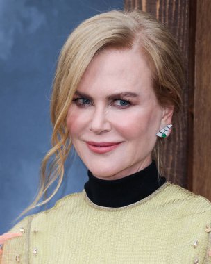 Prada elbise giyen Amerikalı-Avustralyalı aktris Nicole Kidman, 18 Nisan 2022 'de Hollywood, Los Angeles, Kaliforniya, ABD' deki TCL Çin Tiyatrosu IMAX 'ta düzenlenen Focus Features' The Northman 'in Los Angeles galasına geldi.. 