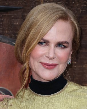 Prada elbise giyen Amerikalı-Avustralyalı aktris Nicole Kidman, 18 Nisan 2022 'de Hollywood, Los Angeles, Kaliforniya, ABD' deki TCL Çin Tiyatrosu IMAX 'ta düzenlenen Focus Features' The Northman 'in Los Angeles galasına geldi.. 