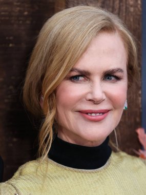 Prada elbise giyen Amerikalı-Avustralyalı aktris Nicole Kidman, 18 Nisan 2022 'de Hollywood, Los Angeles, Kaliforniya, ABD' deki TCL Çin Tiyatrosu IMAX 'ta düzenlenen Focus Features' The Northman 'in Los Angeles galasına geldi.. 