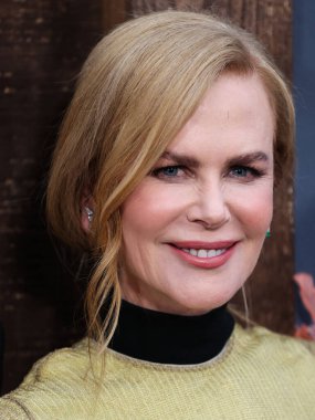Prada elbise giyen Amerikalı-Avustralyalı aktris Nicole Kidman, 18 Nisan 2022 'de Hollywood, Los Angeles, Kaliforniya, ABD' deki TCL Çin Tiyatrosu IMAX 'ta düzenlenen Focus Features' The Northman 'in Los Angeles galasına geldi.. 