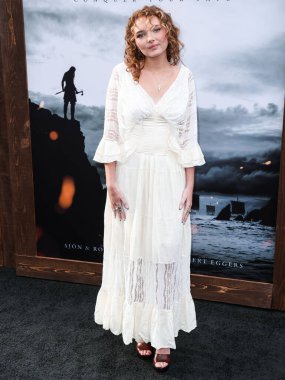 Rebecca Ineson, 18 Nisan 2022 'de Hollywood, Los Angeles, Kaliforniya, ABD' deki TCL Çin Tiyatrosu IMAX 'ta düzenlenen Focus Features' The Northman 'in Los Angeles galasına geldi.. 