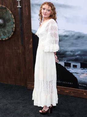 Rebecca Ineson, 18 Nisan 2022 'de Hollywood, Los Angeles, Kaliforniya, ABD' deki TCL Çin Tiyatrosu IMAX 'ta düzenlenen Focus Features' The Northman 'in Los Angeles galasına geldi.. 
