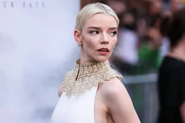 Actriz Anya Taylor Joy Con Vestido Dior Collar Oro Con — Foto de Stock