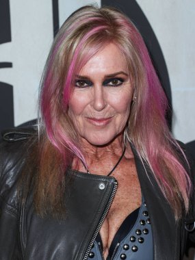 İngiltere doğumlu Amerikalı gitarist, vokalist ve söz yazarı Lita Ford, 20 Eylül 2022 'de Hollywood, Los Angeles, Kaliforniya' da bulunan TCL Çin 6 Tiyatro Kompleksi 'nde düzenlenen 9.14 Film' DIO: Dreamers Never Die 'adlı filmin Los Angeles galasına geldi.