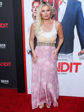 Kanadalı aktris Elisha Cuthbert, 21 Eylül 2022 'de ABD' nin Kaliforniya eyaletinin Los Angeles şehrindeki Harmony Gold Tiyatrosu 'nda düzenlenen Redbox Entertainment ve Quiver Distribution' ın 'Bandit' in dünya prömiyerine geldi.. 