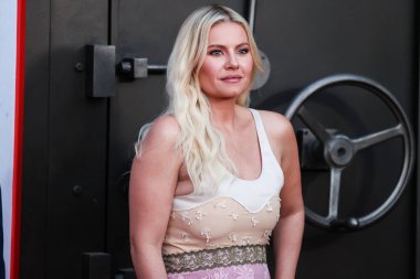 Kanadalı aktris Elisha Cuthbert, 21 Eylül 2022 'de ABD' nin Kaliforniya eyaletinin Los Angeles şehrindeki Harmony Gold Tiyatrosu 'nda düzenlenen Redbox Entertainment ve Quiver Distribution' ın 'Bandit' in dünya prömiyerine geldi.. 