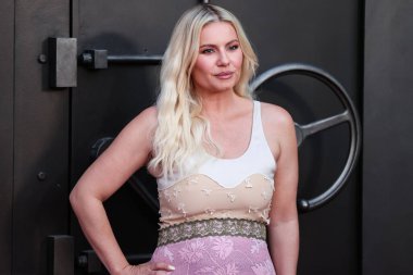 Kanadalı aktris Elisha Cuthbert, 21 Eylül 2022 'de ABD' nin Kaliforniya eyaletinin Los Angeles şehrindeki Harmony Gold Tiyatrosu 'nda düzenlenen Redbox Entertainment ve Quiver Distribution' ın 'Bandit' in dünya prömiyerine geldi.. 