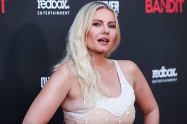 Kanadalı aktris Elisha Cuthbert, 21 Eylül 2022 'de ABD' nin Kaliforniya eyaletinin Los Angeles şehrindeki Harmony Gold Tiyatrosu 'nda düzenlenen Redbox Entertainment ve Quiver Distribution' ın 'Bandit' in dünya prömiyerine geldi.. 