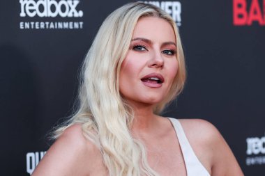Kanadalı aktris Elisha Cuthbert, 21 Eylül 2022 'de ABD' nin Kaliforniya eyaletinin Los Angeles şehrindeki Harmony Gold Tiyatrosu 'nda düzenlenen Redbox Entertainment ve Quiver Distribution' ın 'Bandit' in dünya prömiyerine geldi.. 