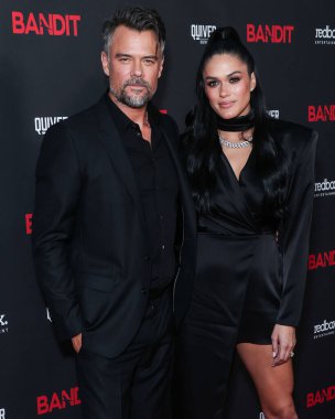 Aktör Josh Duhamel ve eşi / Dünya Güzeli 2016 Audra Mari, 21 Eylül 2022 'de Harmony Gold' da düzenlenen Redbox Entertainment ve Quiver Distribution 'ın' Haydut 'un dünya prömiyerine geldi.