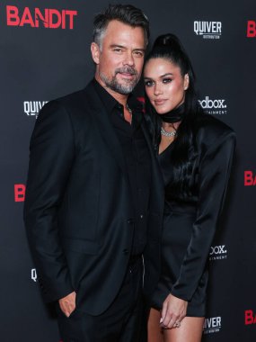 Aktör Josh Duhamel ve eşi / Dünya Güzeli 2016 Audra Mari, 21 Eylül 2022 'de Harmony Gold' da düzenlenen Redbox Entertainment ve Quiver Distribution 'ın' Haydut 'un dünya prömiyerine geldi.