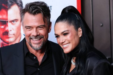 Aktör Josh Duhamel ve eşi / Dünya Güzeli 2016 Audra Mari, 21 Eylül 2022 'de Harmony Gold' da düzenlenen Redbox Entertainment ve Quiver Distribution 'ın' Haydut 'un dünya prömiyerine geldi.