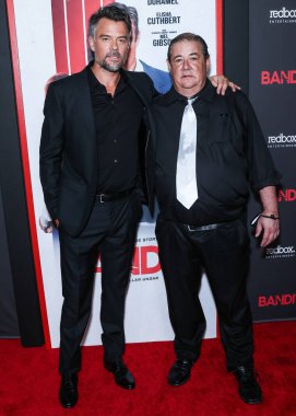 Amerikalı aktör Josh Duhamel ve Gilbert Galvan Jr., 21 Eylül 2022 tarihinde Harmony Gold Theater 'da düzenlenen Redbox Entertainment and Quiver Distribution' un 'Haydut' adlı filminin dünya prömiyerine geldiler.. 