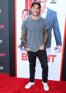 Amerikalı aktör Tyler Posey, Redbox Entertainment ve Quiver Distribution 'un 21 Eylül 2022' de ABD 'nin Kaliforniya eyaletinin Los Angeles şehrindeki Harmony Gold Tiyatrosu' nda gerçekleştirilen Haydut filminin dünya prömiyerine geldi.. 