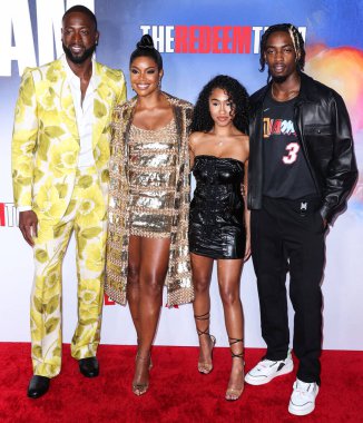 Amerikalı eski profesyonel basketbolcu Dwyane Wade Gucci, eşi / Amerikalı aktris Gabrielle Union 'un giydiği Valentino, Lola Clark ve oğlu / Amerikalı profesyonel basketbolcu Zaire Wade Los Angeles Özel Gösterimi' ne geldiler. 