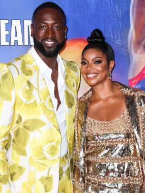 Amerikalı profesyonel basketbolcu Dwyane Wade Gucci ve eşi / Amerikalı aktris Gabrielle Union 'un giydiği Valentino, Netflix' in Netflix 'in Netflix Tudum Theater' daki 