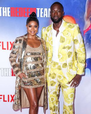 Valentino giyen Amerikalı aktris Gabrielle Union ve Gucci giyen Amerikalı eski profesyonel basketbolcu Dwyane Wade Netflix 'in 