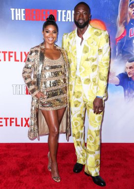 Valentino giyen Amerikalı aktris Gabrielle Union ve Gucci giyen Amerikalı eski profesyonel basketbolcu Dwyane Wade Netflix 'in 