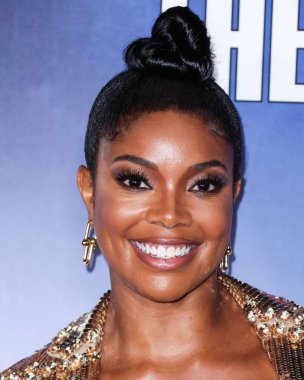 Valentino 'yu giyen Amerikalı aktris Gabrielle Union, Netflix' in 