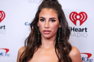Genevieve Parisi, 23 Eylül 2022 'de Las Vegas, Nevada' da T-Mobil Arena 'da düzenlenen iHeartRadio Music Festival' de basın odasında poz verdi..
