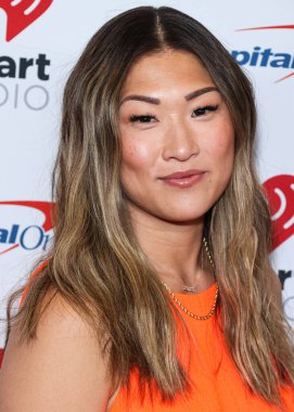 Jenna Ushkowitz, 23 Eylül 2022 'de Las Vegas, Nevada' da T-Mobile Arena 'da düzenlenen iHeartRadio Music Festival' de basın odasında poz verdi.. 