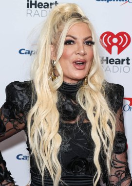 Tori Spelling, 23 Eylül 2022 'de Las Vegas, Nevada' da T-Mobile Arena 'da düzenlenen iHeartRadio Music Festival' de basın odasında poz verdi.