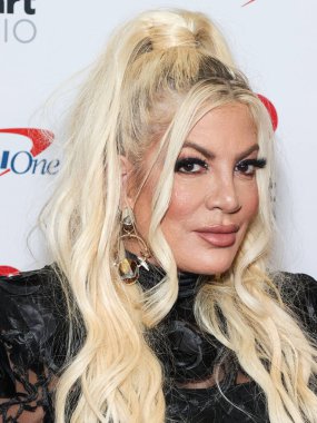Tori Spelling, 23 Eylül 2022 'de Las Vegas, Nevada' da T-Mobile Arena 'da düzenlenen iHeartRadio Music Festival' de basın odasında poz verdi.