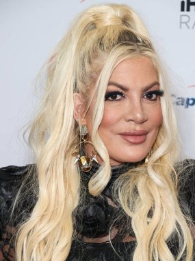 Tori Spelling, 23 Eylül 2022 'de Las Vegas, Nevada' da T-Mobile Arena 'da düzenlenen iHeartRadio Music Festival' de basın odasında poz verdi.