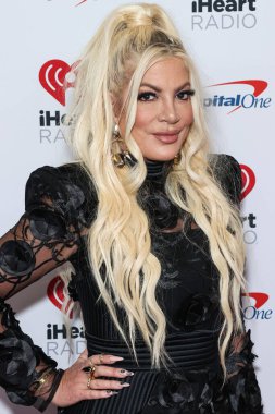 Tori Spelling, 23 Eylül 2022 'de Las Vegas, Nevada' da T-Mobile Arena 'da düzenlenen iHeartRadio Music Festival' de basın odasında poz verdi.