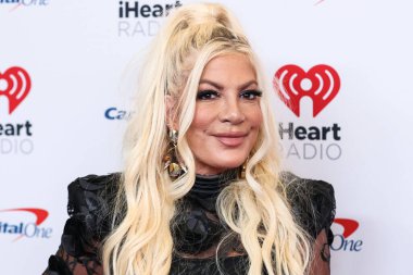 Tori Spelling, 23 Eylül 2022 'de Las Vegas, Nevada' da T-Mobile Arena 'da düzenlenen iHeartRadio Music Festival' de basın odasında poz verdi.
