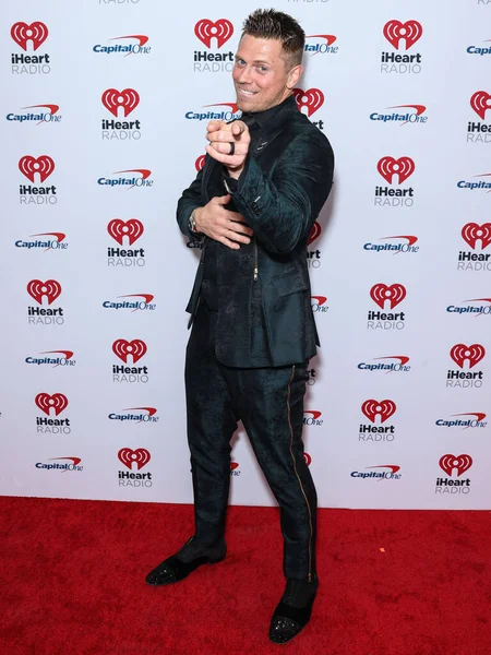 The Miz, 23 Eylül 2022 'de Las Vegas, Nevada' da T-Mobile Arena 'da düzenlenen iHeartRadio Music Festival' de basın odasında poz verdi.. 