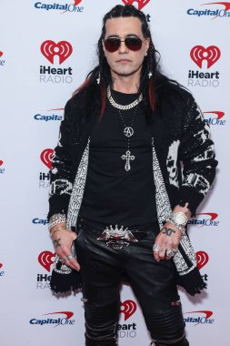 Criss Angel (Christopher Nicholas Sarantakos), 24 Eylül 2022 'de ABD' nin Las Vegas, Nevada kentindeki T-Mobile Arena 'da düzenlenen iHeartRadio Music Festival' de basın odasında poz verdi..