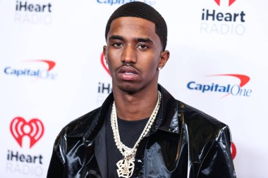 King Combs (Christian Casey Combs), 24 Eylül 2022 'de Las Vegas, Nevada' da T-Mobile Arena 'da düzenlenen iHeartRadio Music Festival' de basın odasında poz verdi.. 