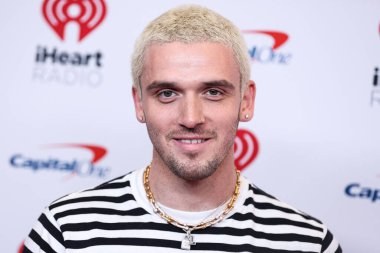 Lauv (Ari Staprans Leff), 24 Eylül 2022 'de ABD' nin Las Vegas, Nevada kentindeki T-Mobil Arena 'da düzenlenen iHeartRadio Music Festival' de basın odasında poz verdi.. 