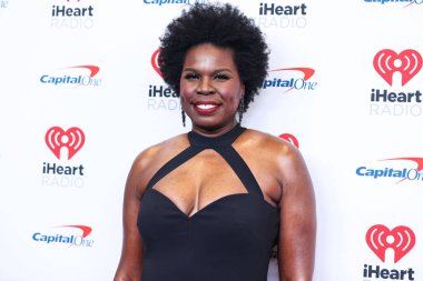 Leslie Jones, 24 Eylül 2022 'de Las Vegas, Nevada, ABD' deki T-Mobil Arena 'da düzenlenen iHeartRadio Music Festival' de basın odasında poz verdi.. 