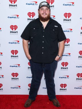 Luke Combs, 24 Eylül 2022 'de Las Vegas, Nevada' da T-Mobile Arena 'da düzenlenen iHeartRadio Music Festival' de basın odasında poz verdi..