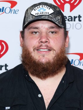 Luke Combs, 24 Eylül 2022 'de Las Vegas, Nevada' da T-Mobile Arena 'da düzenlenen iHeartRadio Music Festival' de basın odasında poz verdi..