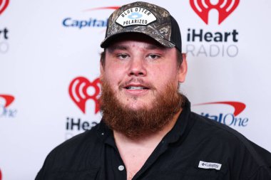 Luke Combs, 24 Eylül 2022 'de Las Vegas, Nevada' da T-Mobile Arena 'da düzenlenen iHeartRadio Music Festival' de basın odasında poz verdi..