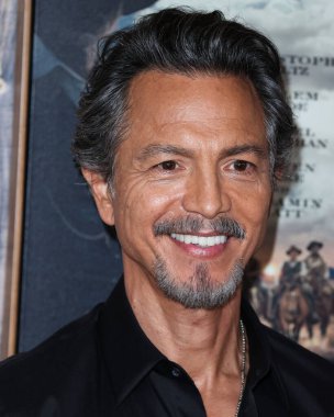 Amerikalı aktör Benjamin Bratt, 28 Eylül 2022 'de Los Angeles, Kaliforniya, ABD' de bulunan Amerika Tiyatro Kompleksi 'nin Yönetmenler Birliği' nde düzenlenen Quiver Distribution 'ın 