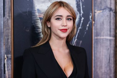 Amerikalı aktris Caylee Cowan, 28 Eylül 2022 'de Los Angeles, Kaliforniya, ABD' de bulunan Amerika Tiyatro Kompleksi Yönetmenler Birliği 'nde düzenlenen Quiver Distribution' ın 'Dead For A Dollar' adlı galasına geldi.. 