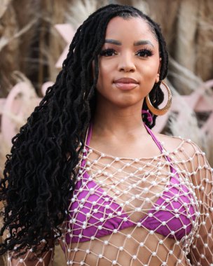 Amerikalı şarkıcı ve söz yazarı Chloe Bailey, 16 Nisan 2022 'de La Quinta, Riverside, Kaliforniya, ABD' de düzenlenen Merv Griffin Estate 'te düzenlenen REVOLVE X H.wood Group REVOLVE FESTIVAL 2022' ye katıldı.. 